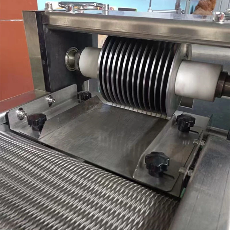 high moisture extrusion cutting