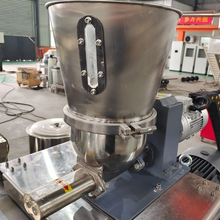 laboratory twin screw extruder feeding